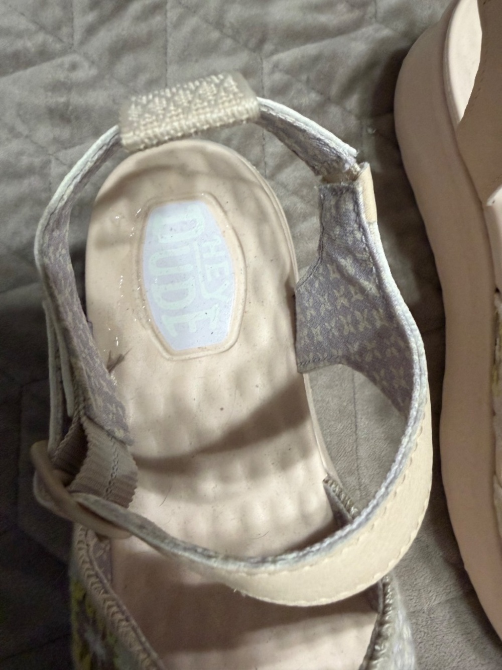 Hey Dude sandals flowers size 7 - Picture 2 of 5